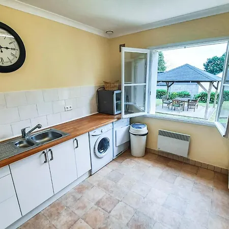 2 Bedroom Pet Friendly In Holiday home *