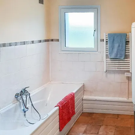 Holiday home 2 Bedroom Pet Friendly In